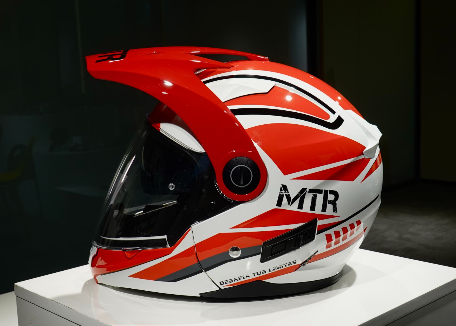 Casco MTR CP-01 rojo y blanco, Desafía tus límites