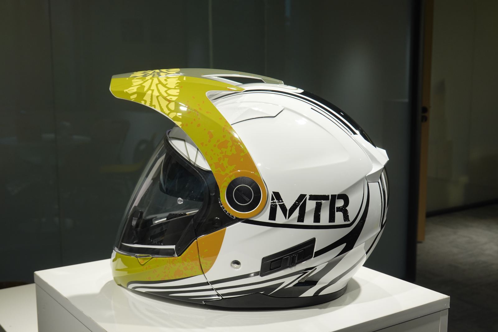 Casco MTR CP-01 blanco con gráfico amarillo