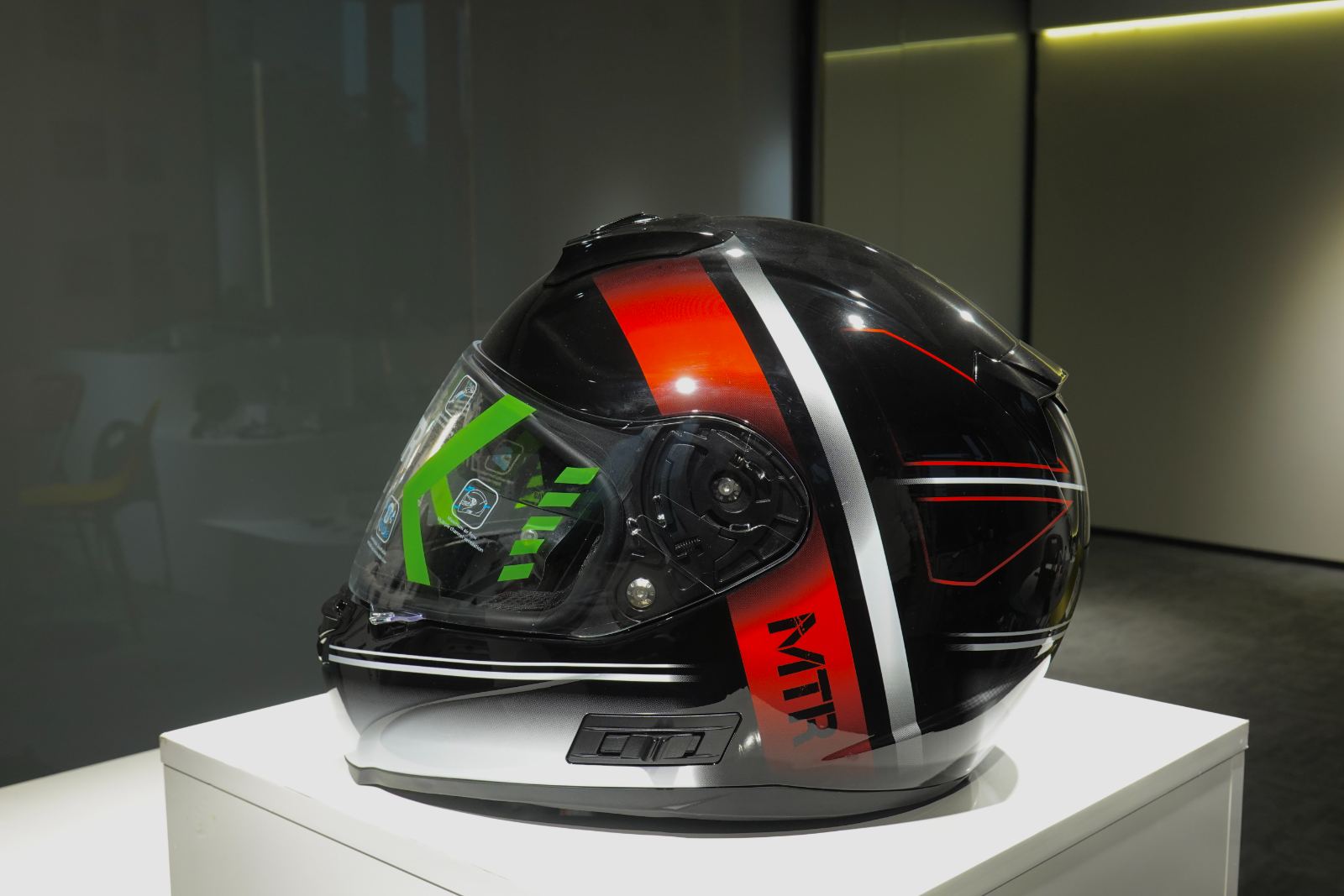 Casco MTR FP-04 negro con franja roja